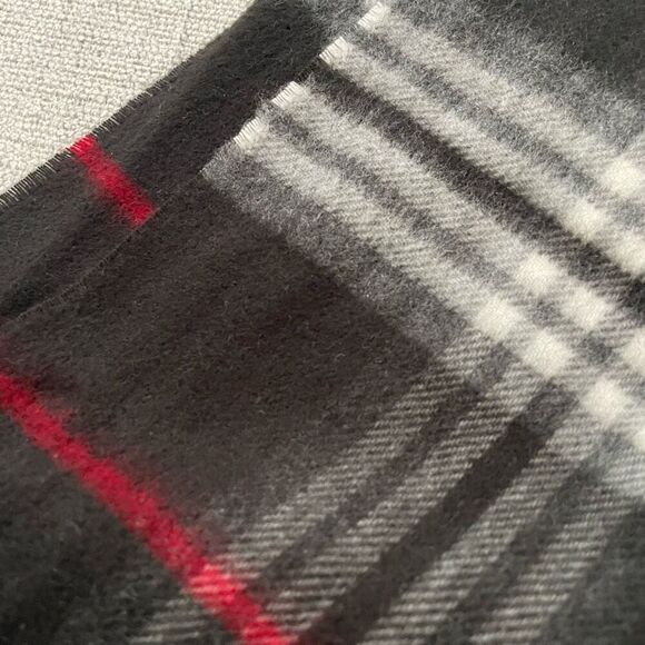 NWT V. Fraas Plaid Oblong Cold Weather Scarf Black White Red - Picture 2 of 5